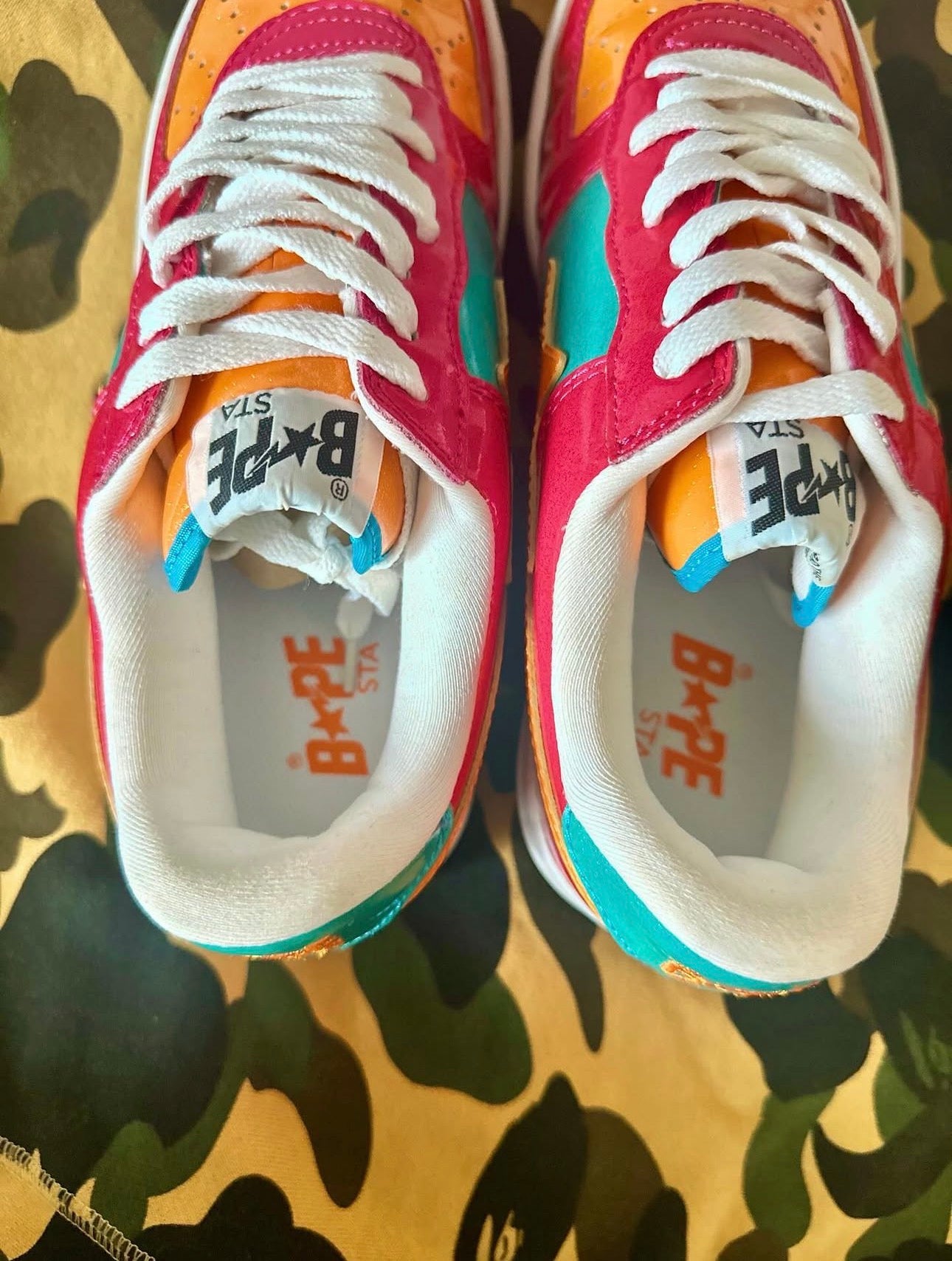 OG Bapesta Baby Milo Monster “Maroon” Glitter 2009 
Size 9 (DEADSTOCK)