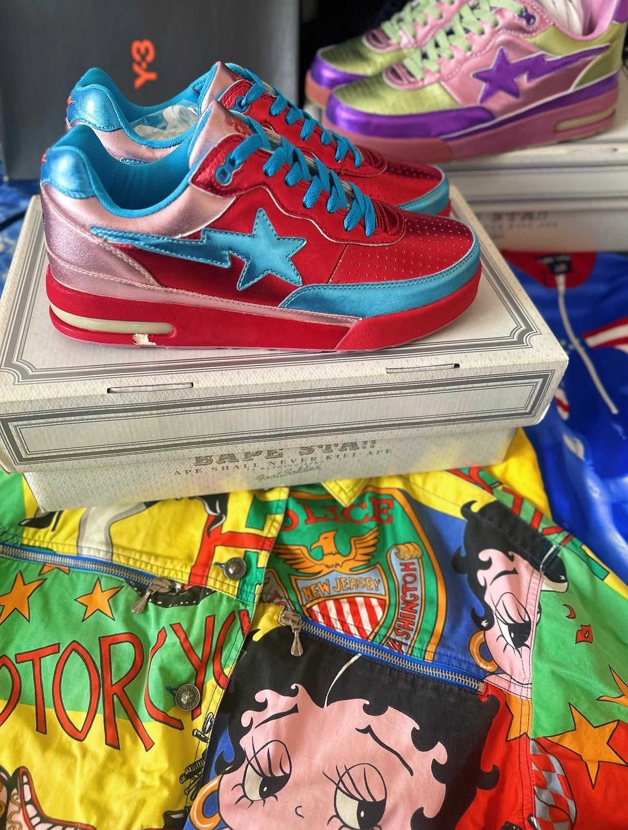 F/W 2006 Bathing Ape Pharrell Williams x Bapesta Roadsta “In My Mind”Sneakers
Red/Blue 🔴🔵