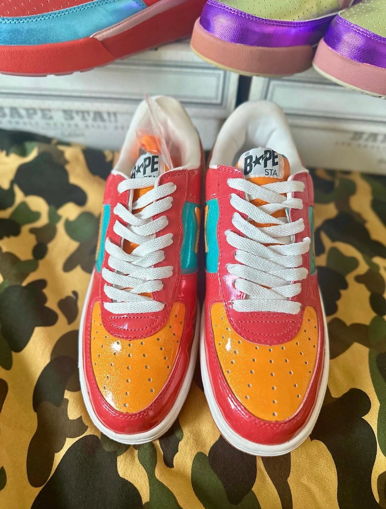 OG Bapesta Baby Milo Monster “Maroon” Glitter 2009 
Size 9 (DEADSTOCK)