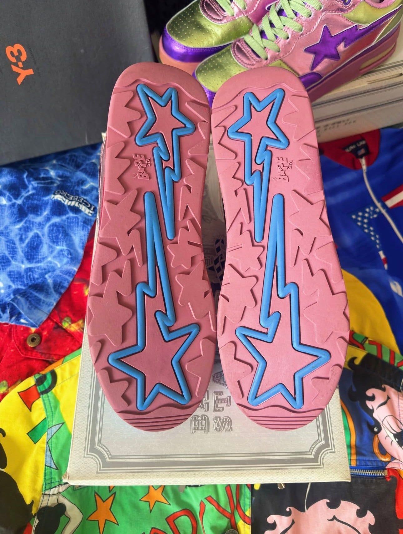 F/W 2006 Bathing Ape Pharrell Williams x Bapesta Roadsta “In My Mind”Sneakers
Red/Blue 🔴🔵