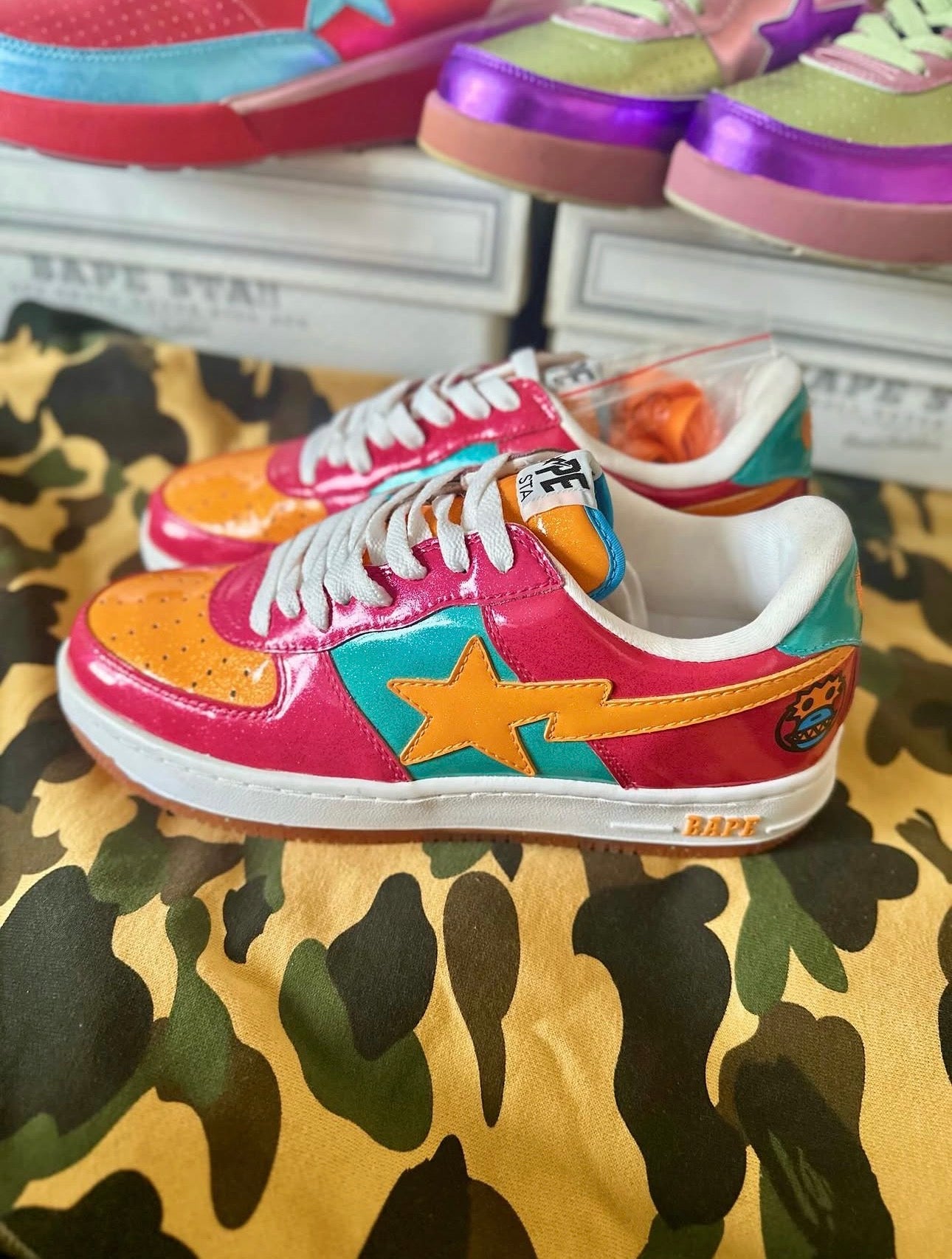 OG Bapesta Baby Milo Monster “Maroon” Glitter 2009 
Size 9 (DEADSTOCK)